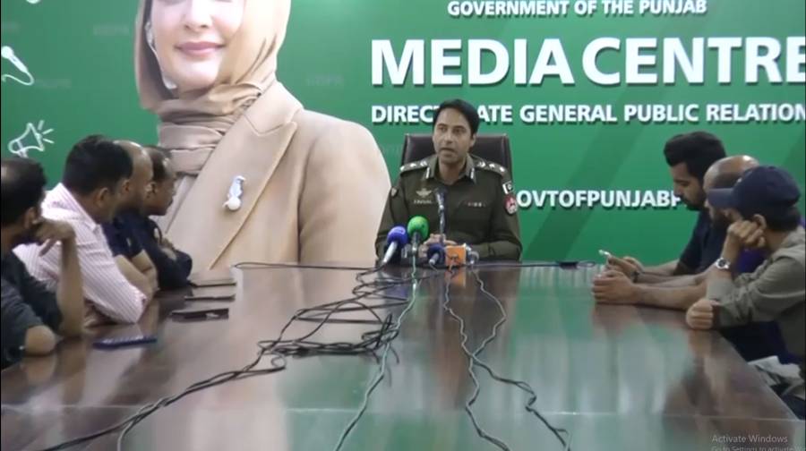  گرینڈ ہیلتھ کے مظاہرین نے قینچیوں، سرنجوں سے پولیس اہلکاروں پر تشدد کیا