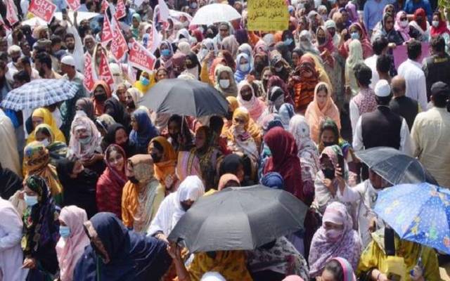 لاہور؛ پولیس گرینڈ ہیلتھ الائنس کا دھرنا ختم کروانے میں کامیاب، متعدد گرفتار