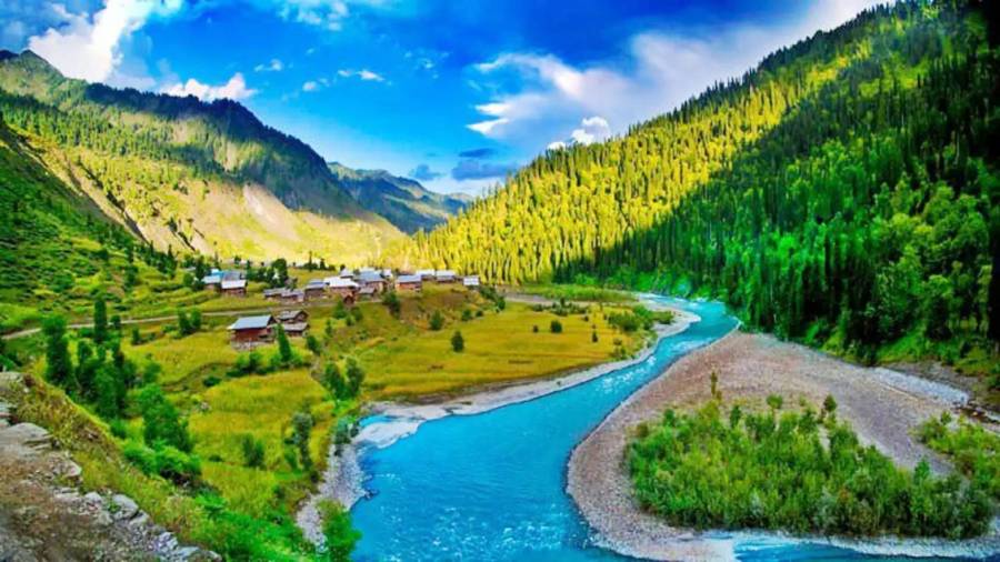 City42, Indian Occupied Kashmir, City42 Pakistan India escalation , Pahelgam incident, tourism in Kashmir, Tourist resorts, Kashmir's parks closed 