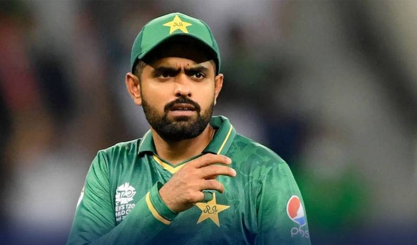 بولنا مجھے بھی آتا ہے لیکن بڑوں نے عزت کرنا سکھایا ہے: بابر اعظم 