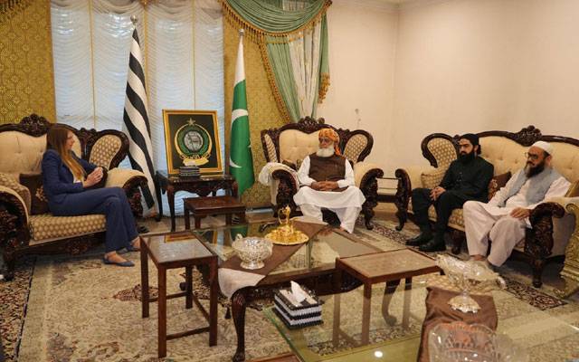 مولانا فضل الرحمان سے برٹش ہائی کمشنر جین میریٹ کی ملاقات، بین الاقوامی اور خطے کی صورتحال پر گفتگو 