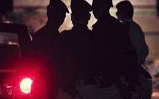  سکھر: شہری کوپولیس وردی میں ملبوس افرادنےلوٹ لیا