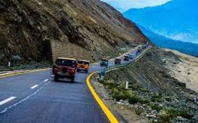 شاہرائے قراقرم پر خوفناک حادثہ، خواتین اور بچوں سمیت 8 افراد جاں بحق