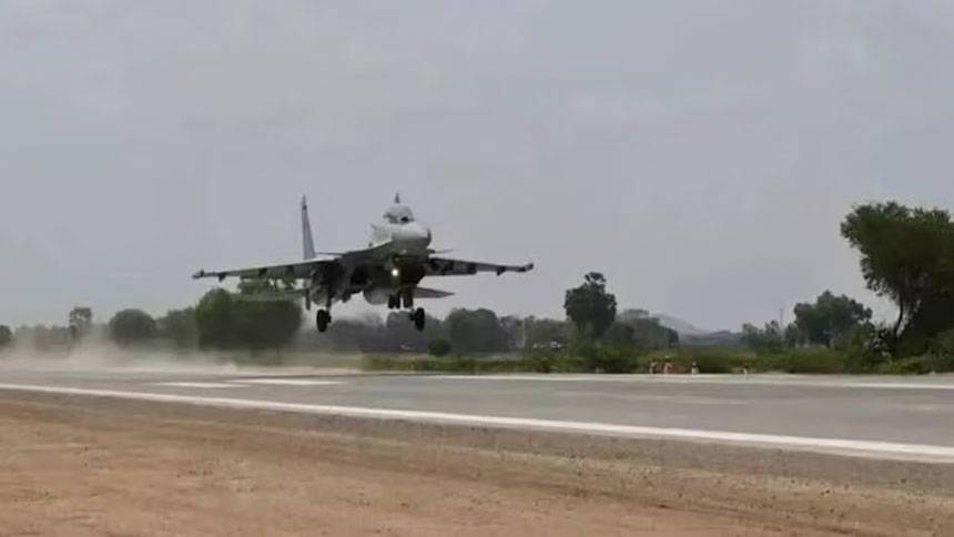 Indian Express, Indian Air Force, Pakistan Air Force, Rafale, Sukhoi-30 MKI, MiG-29, Mirage-2000, Jaguar, AN-32 transport aircraft, the C-130J Super Hercules, and MI-17 helicopters