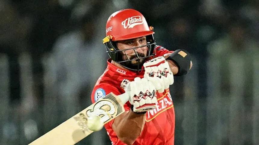  اسلام آباد یونائٹڈ کے  پاور پلے میں 5چھکے 5 چوکے، ایک وکٹ