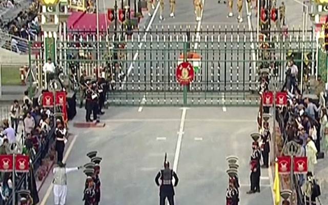 واہگہ بارڈر پر قومی پرچم اتارنے کی پروقار تقریب، شہریوں کی بڑی تعداد میں شرکت