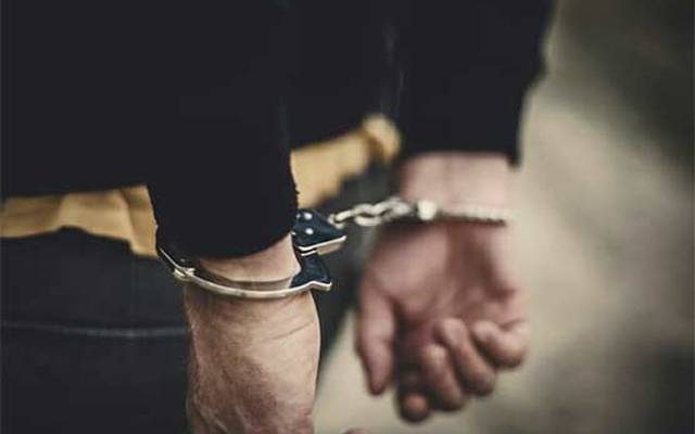 خواتین کی آر میں منشیات سپلائی کرنے والا ملزم خاتون سمیت گرفتار