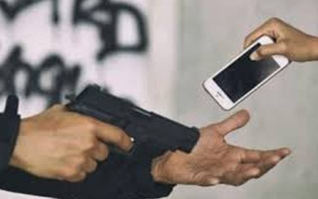 سٹریٹ کرائم کے خلاف ڈولفن سکواڈ کا ایکشن ؛ موبائل سنیچر گرفتار