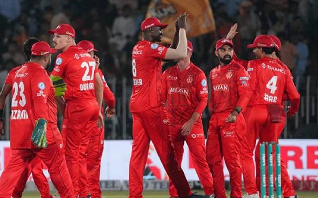 اسلام آباد یونائیٹڈ کی فخریہ اسپانسر کے کھلاڑیوں کو یادگاری تحائف
