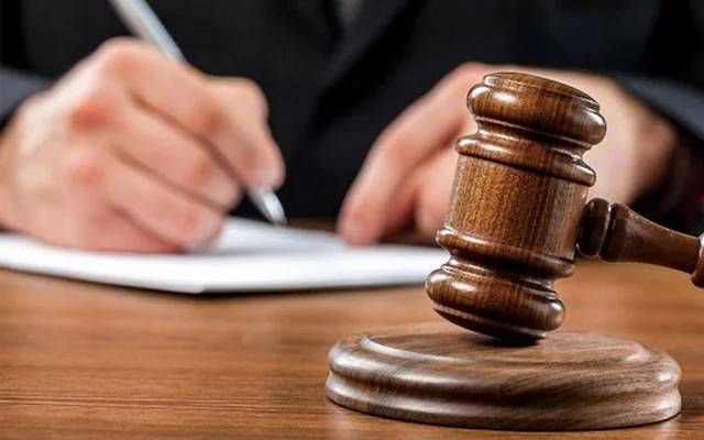 کیاطلاق یافتہ خاتون اپنے والد کیخلاف خرچے کا دعویٰ دائر کر سکتی ہے ؟قانونی نکتہ