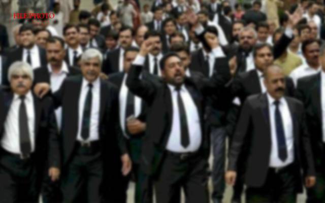 بھارت کے رات میں پاکستان پر بزدلانہ حملے پر وکلاء کا شدید رد عمل 