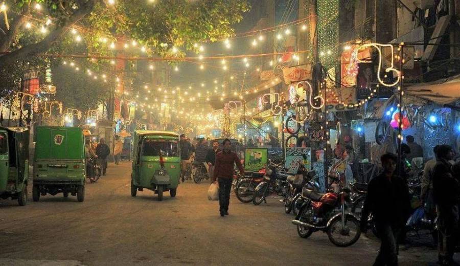  لاہور میں شاندار موسم، نوجوانوں کے سڑکوں پر میلے