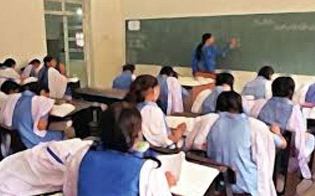  سکولوں کو جنگ کے دوران چلانے کے لئے ڈسٹرکٹ وار کنڑول کمیٹیاں 