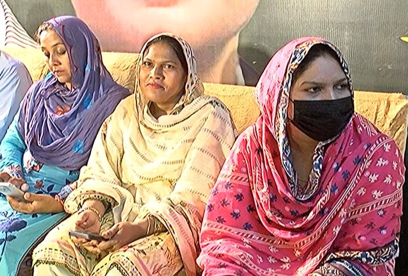 بھارت کو منھ توڑ جواب؛ خواتین کا پاک فوج کو خراج تحسین 