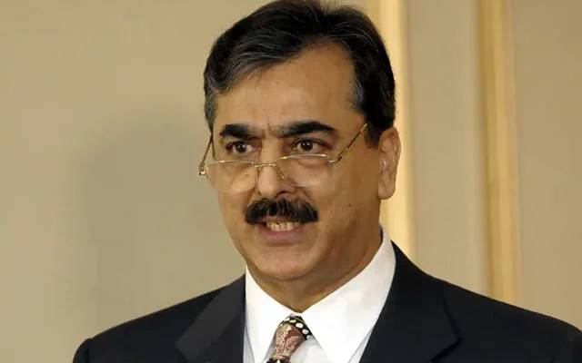 چیئرمین سینٹ یوسف رضا گیلانی سرکاری دورے پر روس پہنچ گئے 