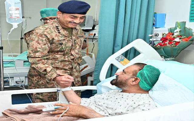 آرمی چیف جنرل عاصم منیر کا سی ایم ایچ راولپنڈی کا دورہ؛ معرکہ حق کےزخمیوں کی عیادت