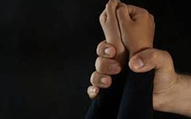 پولیس کی حاضر دماغی ،جواں سالہ لڑکی کے اغوا کی کوشش ناکام بنا دی