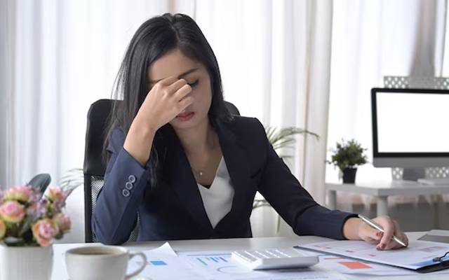 طویل وقت تک کام کرنا صحت کیلئے کتنا خطرناک؟ ملازمین ہوجائیں خبردار