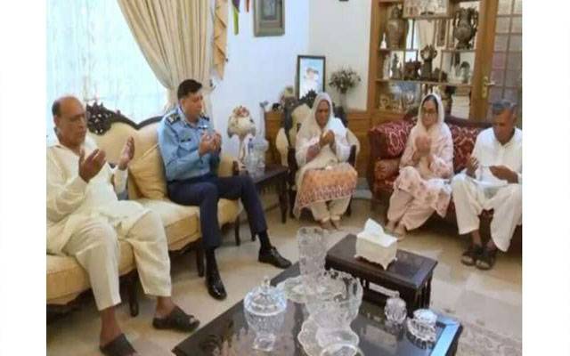  ایئر چیف مارشل ظہیر احمد بابر سدھو کی سکواڈرن لیڈر عثمان یوسف شہید کے اہلخانہ سے اظہار تعزیت 