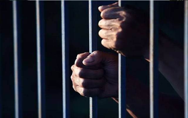 کروڑوں روپے کی خرد برد ، کسٹم اہلکار سمیت 2 ملزم گرفتار 
