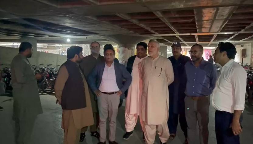 وائس چیئرمین ایل ڈی اے کا شاہ عالم مارکیٹ پارکنگ پلازہ کو ڈیجیٹل بنانے کی ہدایت 