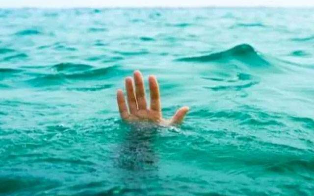 تین بچوں کی ماں سے شادی نہ ہونے پر نوجوان دریا میں کود گیا  