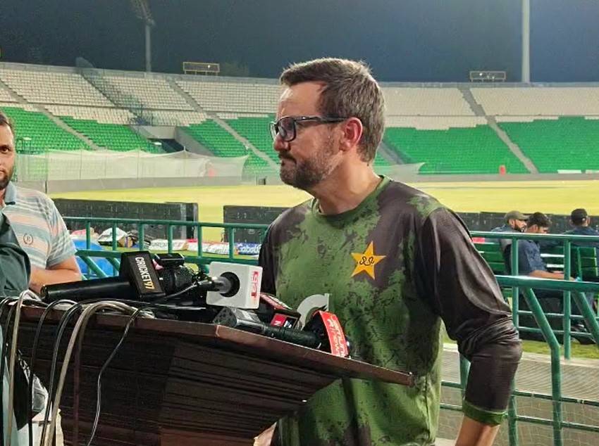 سیریز میں اچھا پرفارم کرکے رینکنگ بہتر کرنے کی کوشش کرینگے،ہیڈکوچ مائیک ہیسن 