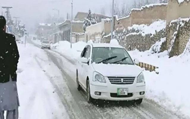 موسم نے لی انگڑائی ؛ سیاحتی مقامات پر برفباری 