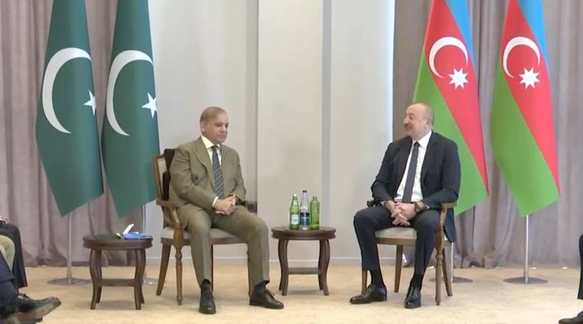 وزیر اعظم کی آذربائیجان کے صدر سے ملاقات؛ سیاسی، اقتصادی، دفاعی اور ثقافتی تعاون پر اطمینان کا اظہار 