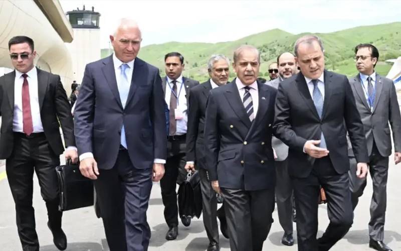 وزیرِاعظم شہباز شریف آج آذربائیجان میں مصروف دن گزاریں گے