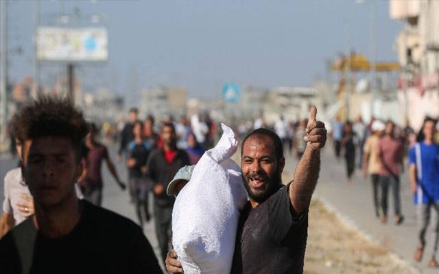 غزہ : غذائی بحران میں شدت، ہزاروں فلسطینوں کی ورلڈ فوڈ پروگرام کے گودام پر لوٹ مار،2 ہلاک