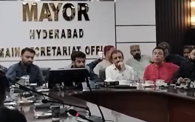 پیپلزپارٹی کارکنان گتھم گتھا ، تھپڑ جڑ دیا ، ویڈیو سوشل میڈیا پر وائرل