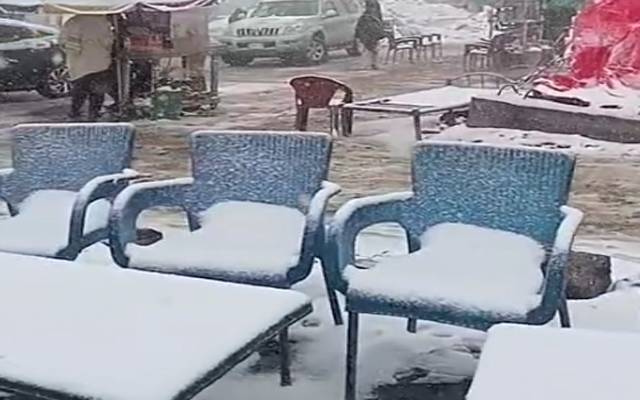 سیاحتی مقامات پر بارش اور برفباری 