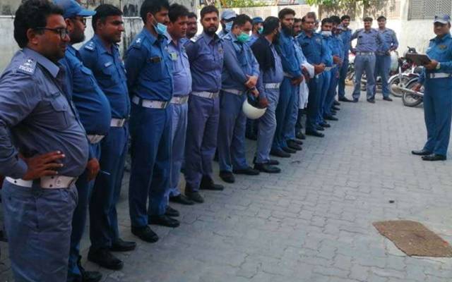 ٹریفک پولیس کی بھی یونیفارم تبدیلی کا فیصلہ، عملدر آمد کب سے ہوگا؟
