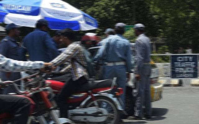 ٹریفک وارڈنزکی وردی کیساتھ کیمرے منسلک، بغیر ثبوت چالان نہیں ہونگے