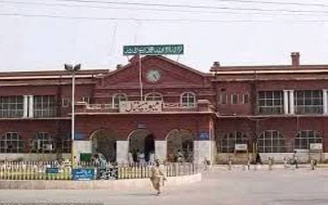 میوہسپتال کے مردہ خانے کے فریزر خراب، میتیں بدبو چھوڑنے لگیں