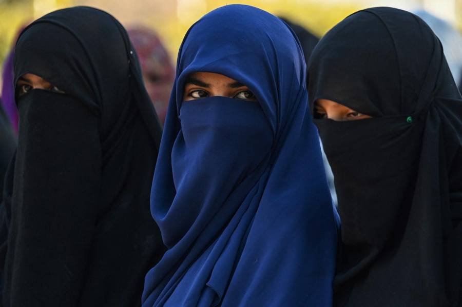  حجاب پر پابندی کو تعلیمی اداروں تک بڑھانے کا منصوبہ