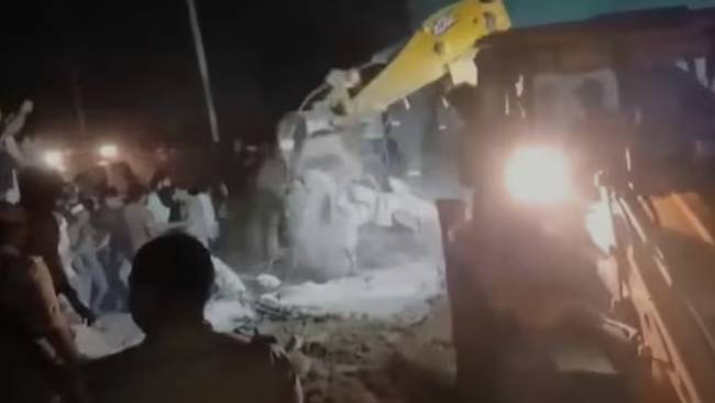مردان: آرم کالونی میں سلنڈر دھماکہ، 6 افراد جاں بحق، 2 بچیاں زخمی