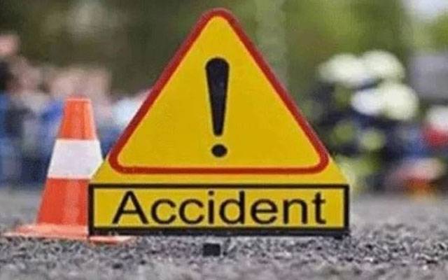 جلالپور بھٹیاں: تیز رفتار بس درخت سے ٹکرا گئی، 3 مسافر جاں بحق  