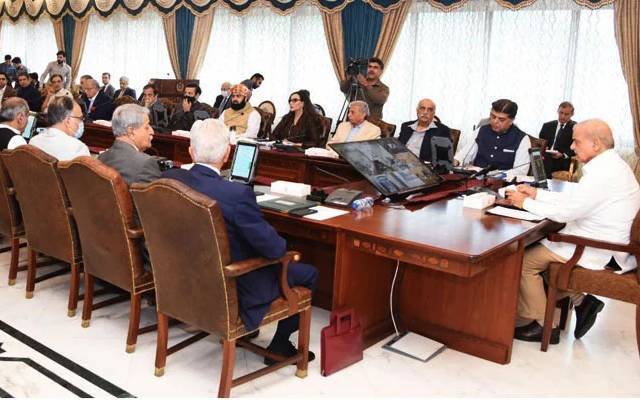 وفاقی کابینہ کا اجلاس؛ بجٹ کی دستاویز سخت سکیورٹی میں پارلیمنٹ ہاؤس پہنچ گئیں