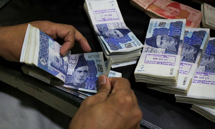  آئی ایم ایف کو نظرانداز کر کے تنخواہوں میں اضافہ کیسے ہوا، اندر کی کہانی