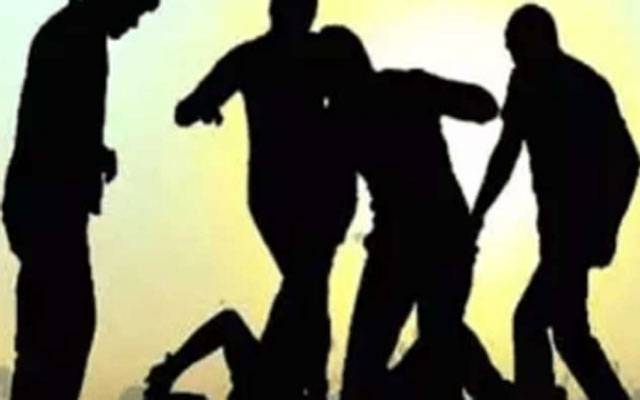 لوہاری گیٹ: قربانی کا گوشت فریج میں نہ رکھنے پر بااثر افراد نے دکاندار کی درگت بنا دی