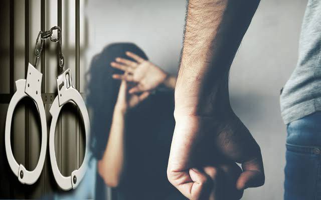   گرین ٹاؤن : بیوی کو ٹوکےکےوارسےقتل کرنیوالاسفاک شوہرگرفتار 