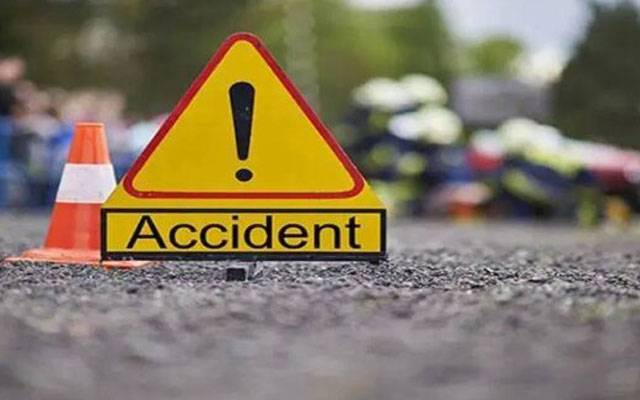 چکوال: موٹر وے پر تیز رفتار کار حادثے کا شکار، 4 افرادجاں بحق