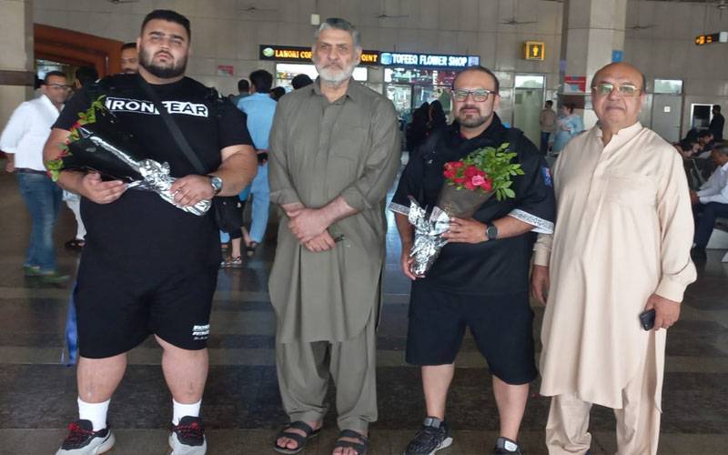 ورلڈ سٹرانگسٹ مین چیمپئن شپ میں دو گولڈ میڈل حاصل کرنیوالے نوح دستگیر بٹ کی وطن واپسی