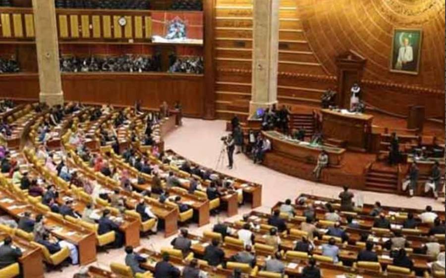  پی ٹی آئی کے رکن کے ساتھ ہاتھا پائی میں لیگی رکن کی گھڑی چوری ہو گئی