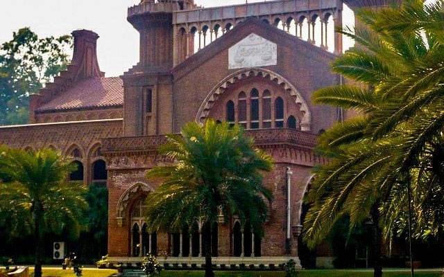  شیر گھر پر رکھنے کا جرمانہ صرف پچاس روپے کیوں، عدالت نےحکومت سے جواب مانگ لیا
