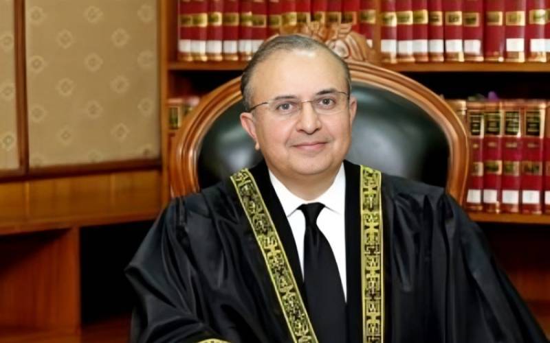 ججز اپنی صفوں میں طاقت کے سامنے ہتھیار ڈالنے والوں کی نشاندہی کریں، جسٹس منصور علی شاہ