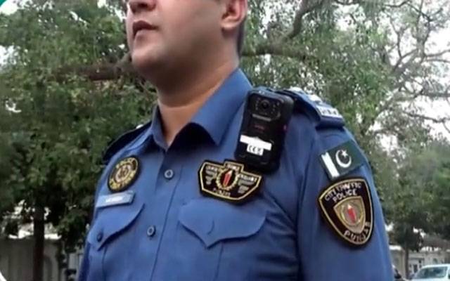  لاہور : ٹریفک پولیس اہلکاروں کی یونیفارم پر کیمرے لگانے کا فیصلہ