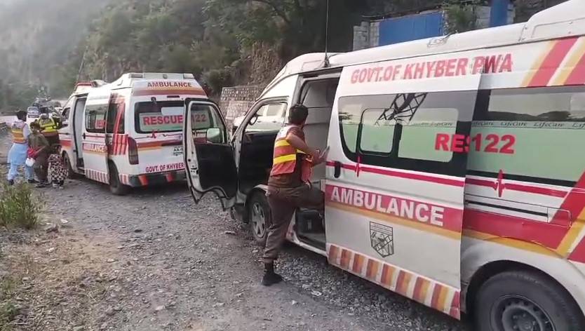 ایبٹ آباد میں سیاحوں کی کوسٹر کو حادثہ؛ 15 افراد زخمی 